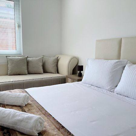 Guest House Koliqi - Hotel & Apartments ウルツィニ エクステリア 写真