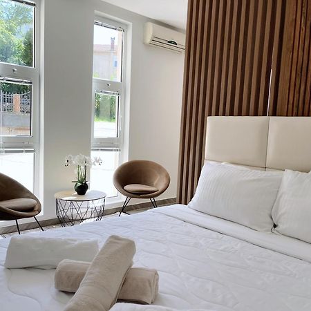 Guest House Koliqi - Hotel & Apartments ウルツィニ エクステリア 写真