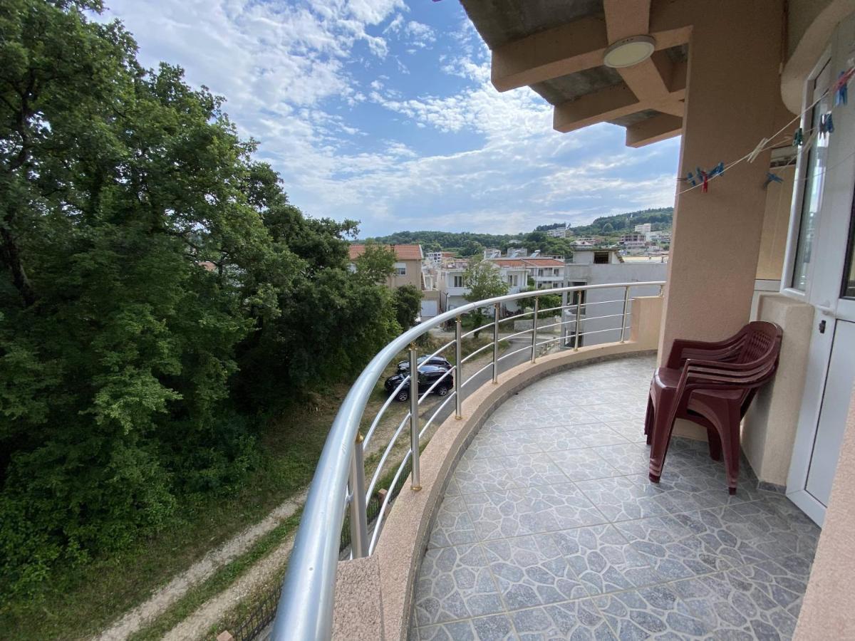 Guest House Koliqi - Hotel & Apartments ウルツィニ エクステリア 写真