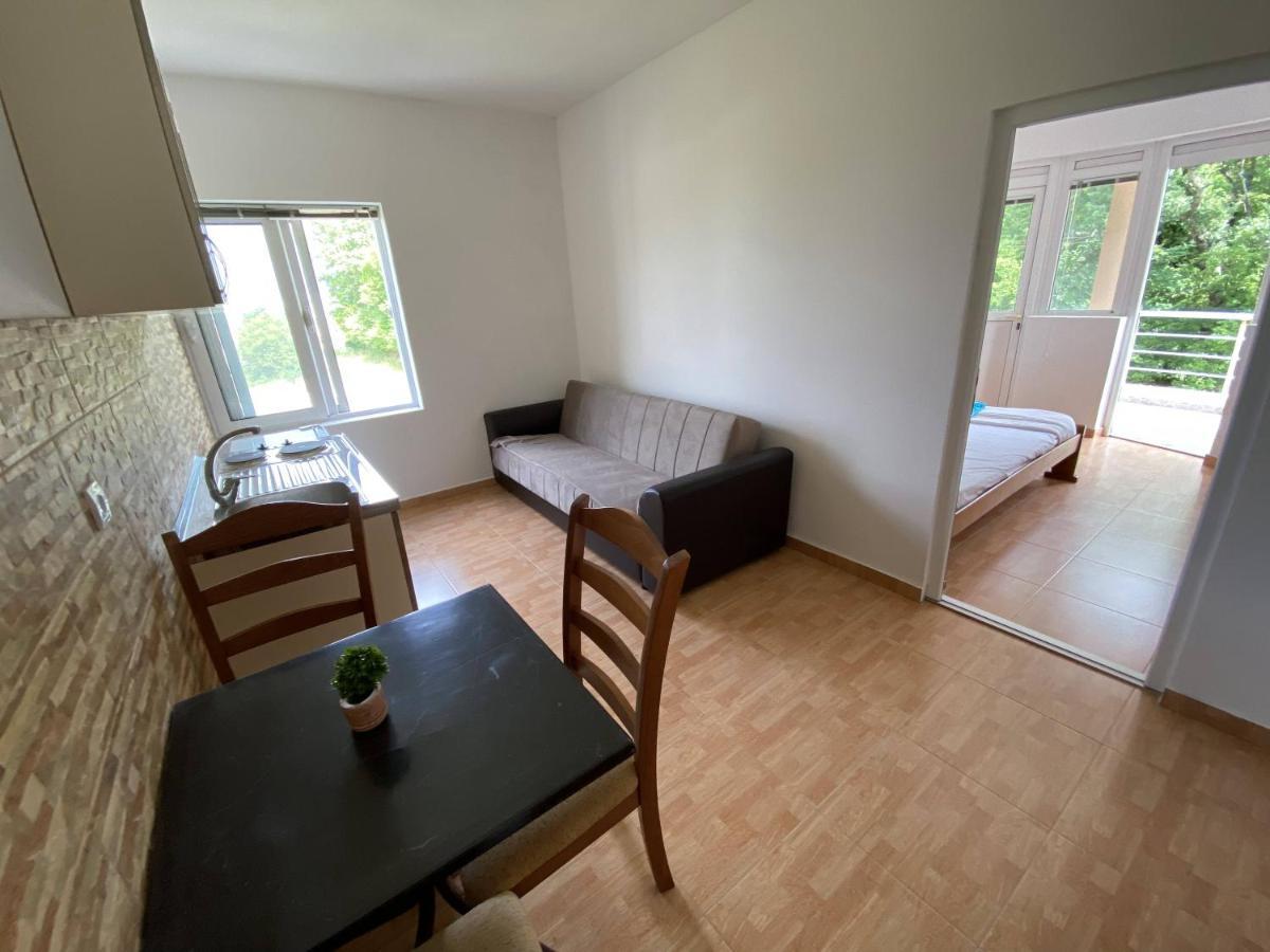 Guest House Koliqi - Hotel & Apartments ウルツィニ エクステリア 写真
