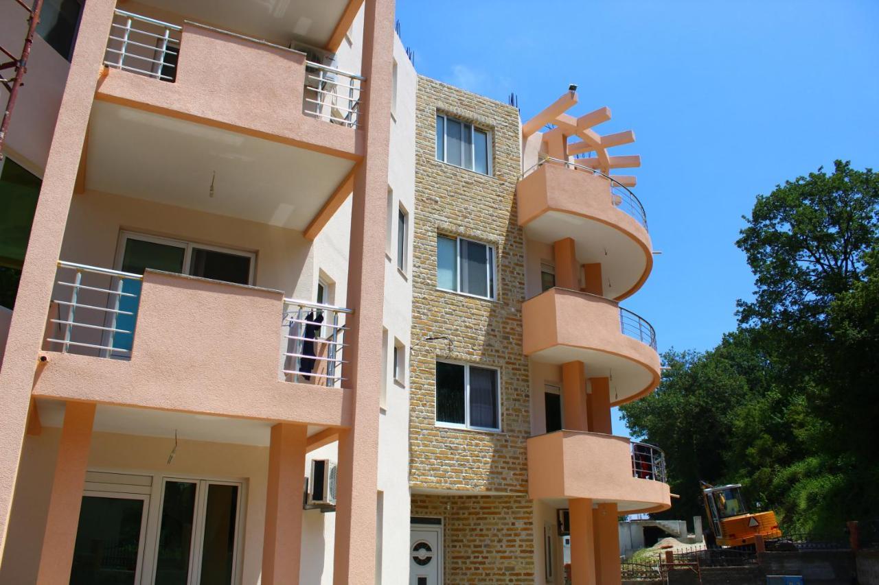 Guest House Koliqi - Hotel & Apartments ウルツィニ エクステリア 写真