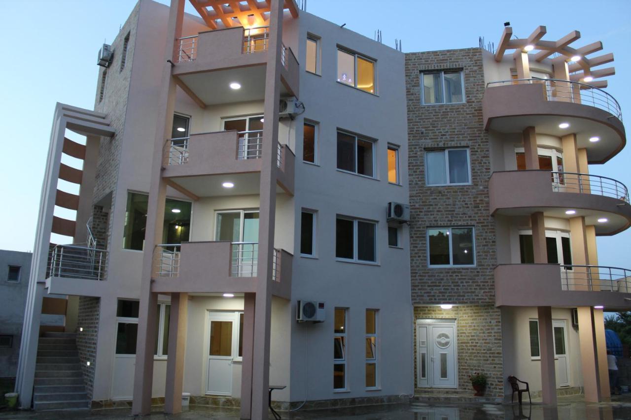 Guest House Koliqi - Hotel & Apartments ウルツィニ エクステリア 写真