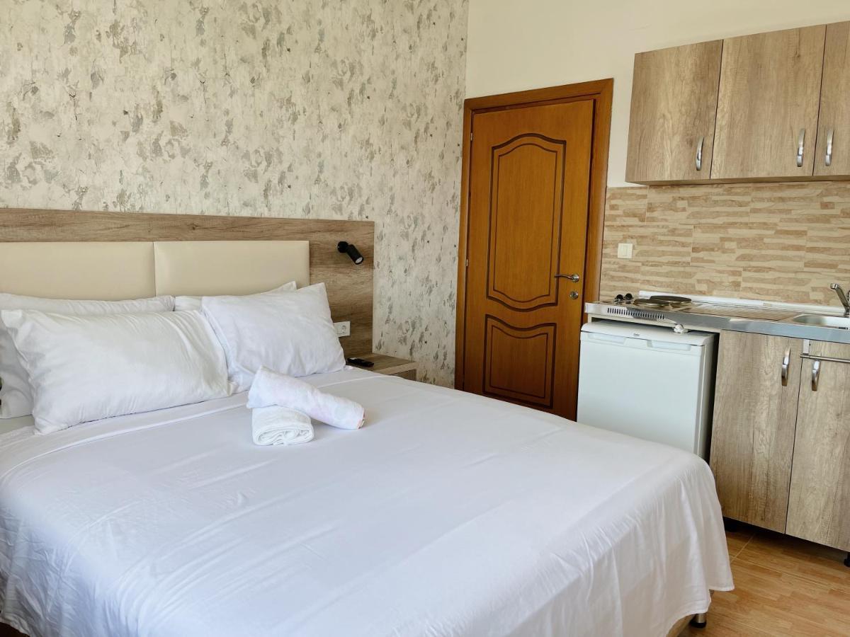 Guest House Koliqi - Hotel & Apartments ウルツィニ エクステリア 写真