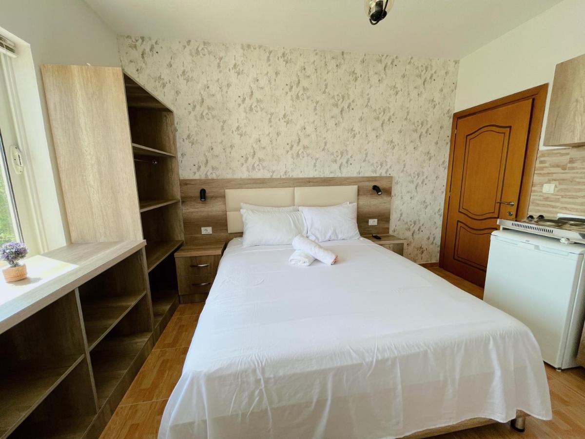 Guest House Koliqi - Hotel & Apartments ウルツィニ エクステリア 写真
