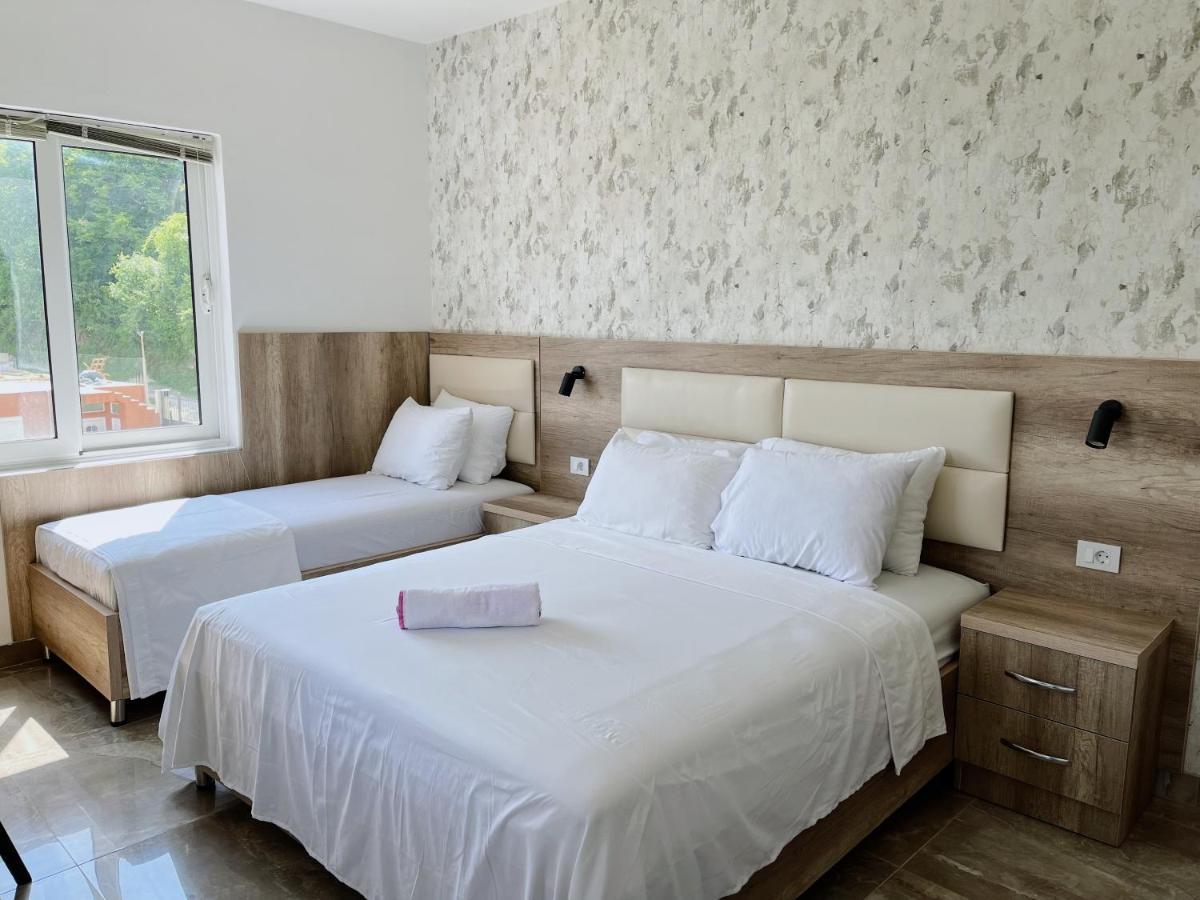 Guest House Koliqi - Hotel & Apartments ウルツィニ エクステリア 写真