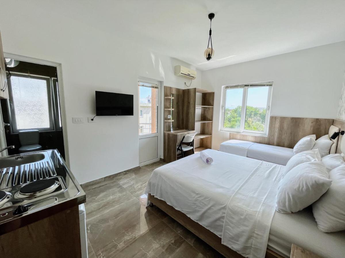 Guest House Koliqi - Hotel & Apartments ウルツィニ エクステリア 写真
