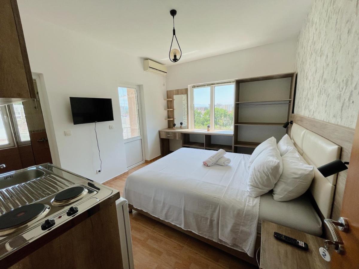 Guest House Koliqi - Hotel & Apartments ウルツィニ エクステリア 写真