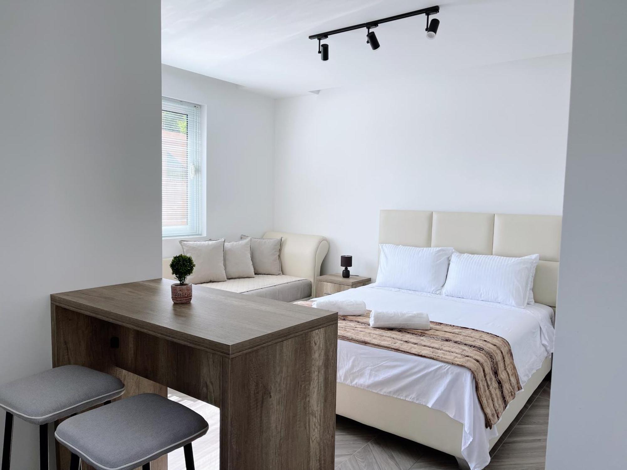 Guest House Koliqi - Hotel & Apartments ウルツィニ エクステリア 写真