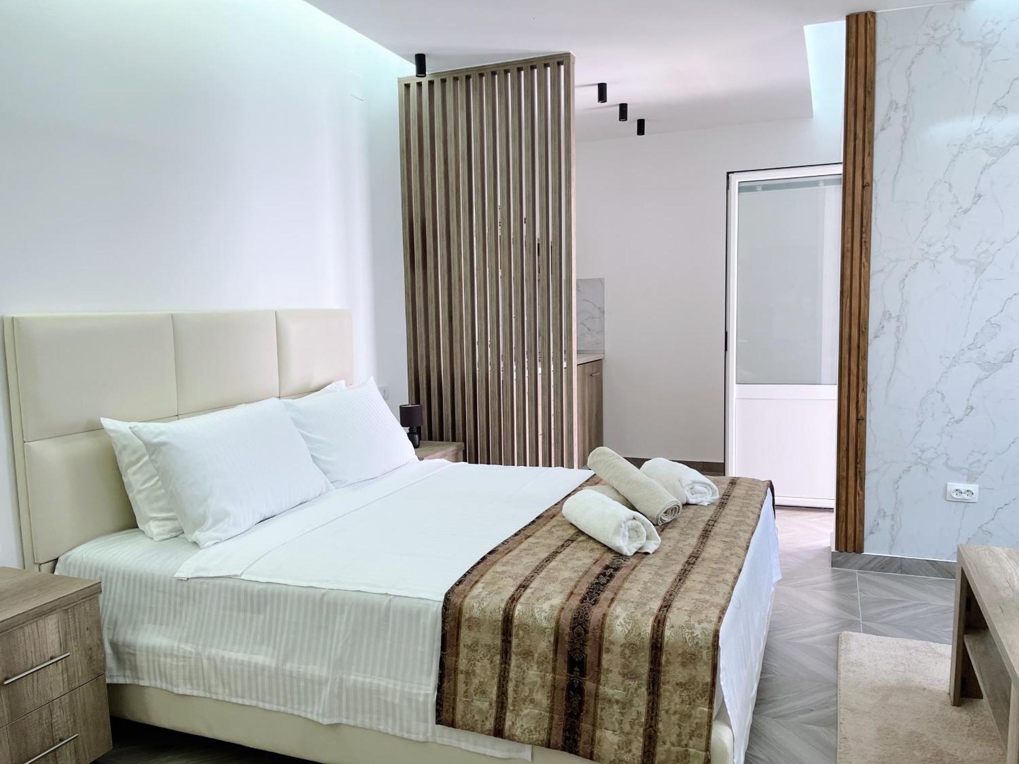 Guest House Koliqi - Hotel & Apartments ウルツィニ エクステリア 写真