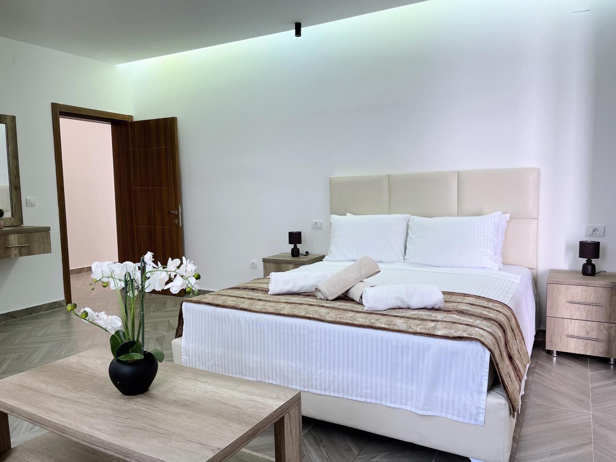 Guest House Koliqi - Hotel & Apartments ウルツィニ エクステリア 写真