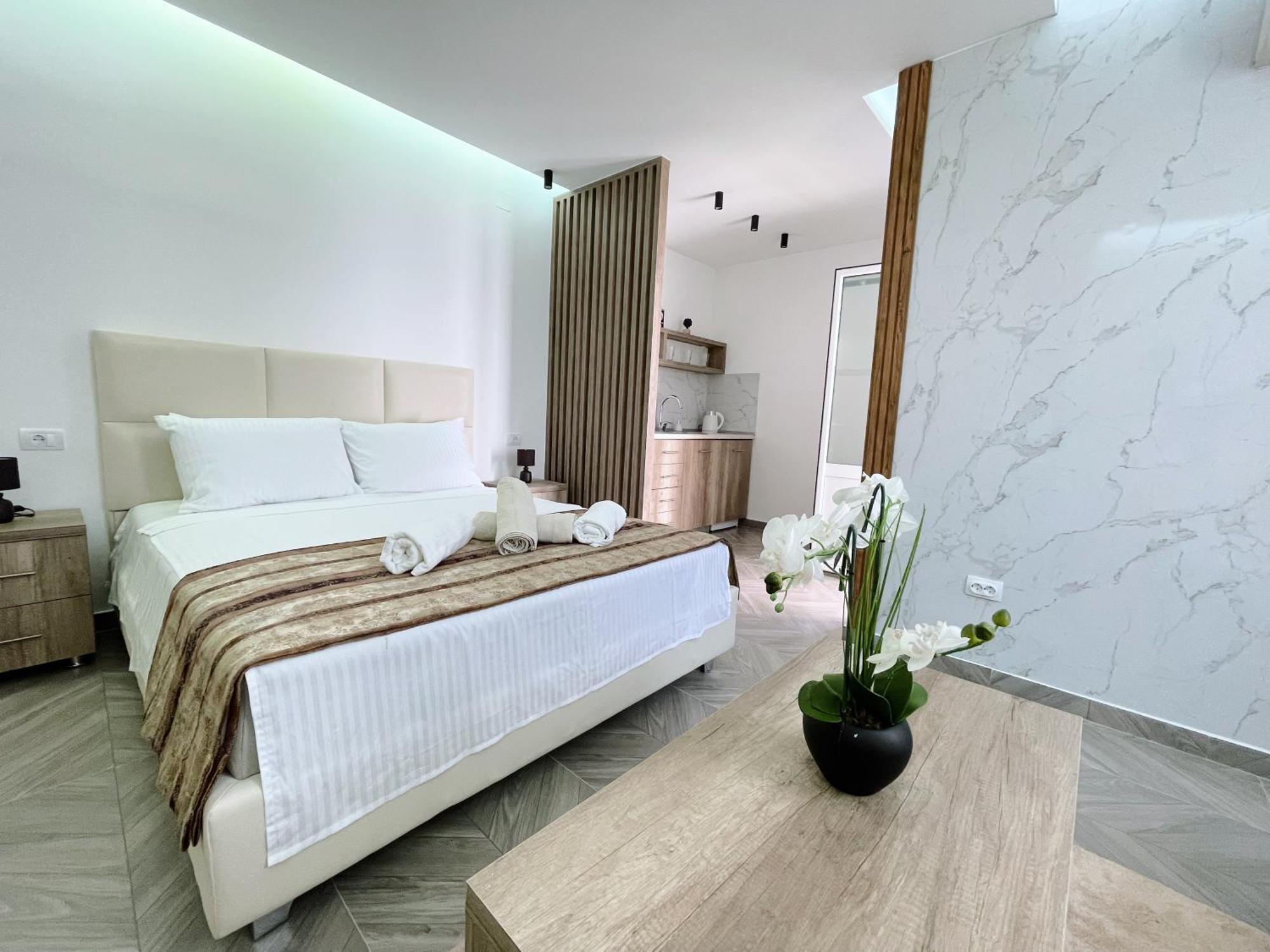 Guest House Koliqi - Hotel & Apartments ウルツィニ エクステリア 写真