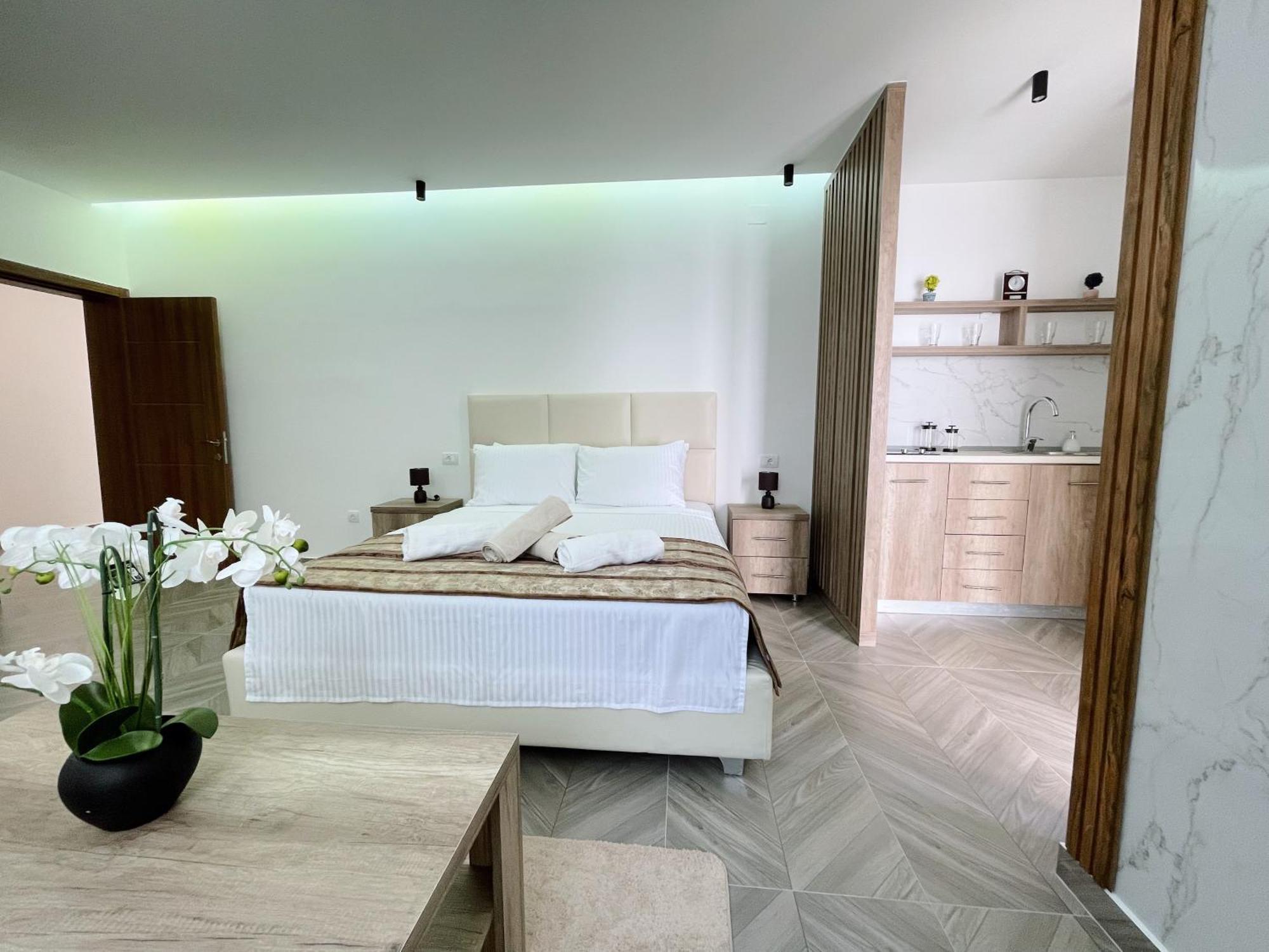 Guest House Koliqi - Hotel & Apartments ウルツィニ エクステリア 写真