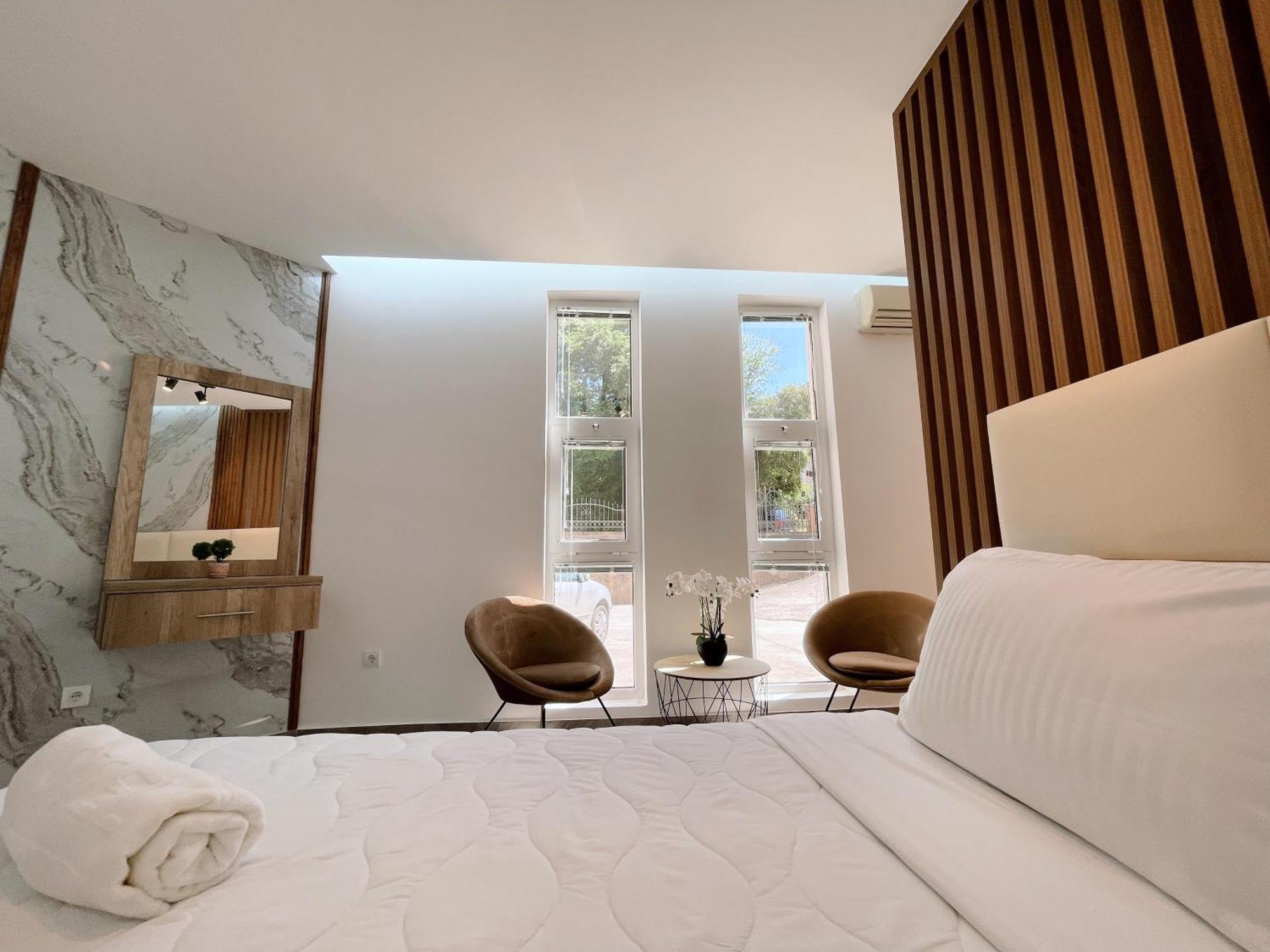 Guest House Koliqi - Hotel & Apartments ウルツィニ エクステリア 写真