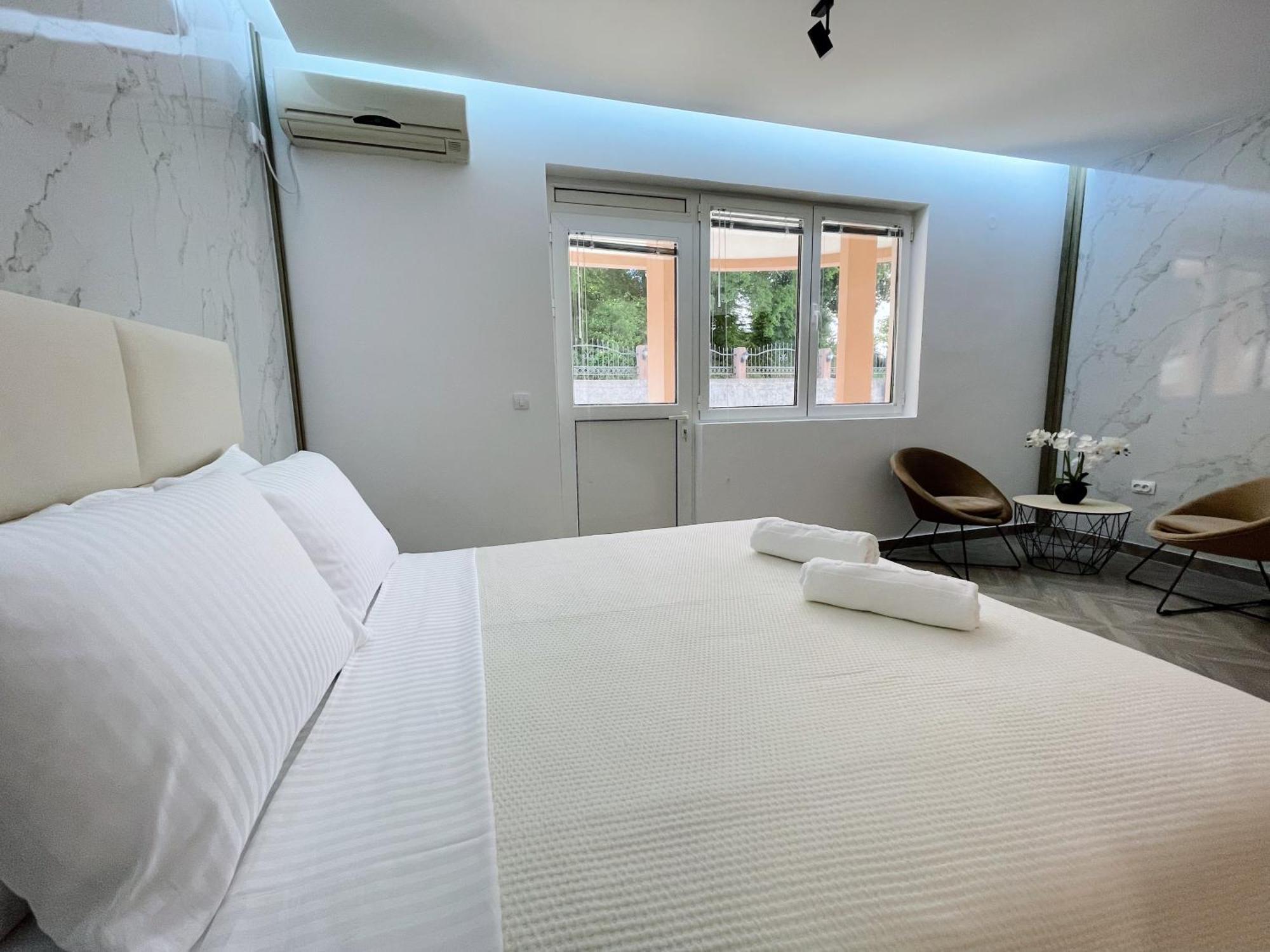 Guest House Koliqi - Hotel & Apartments ウルツィニ エクステリア 写真