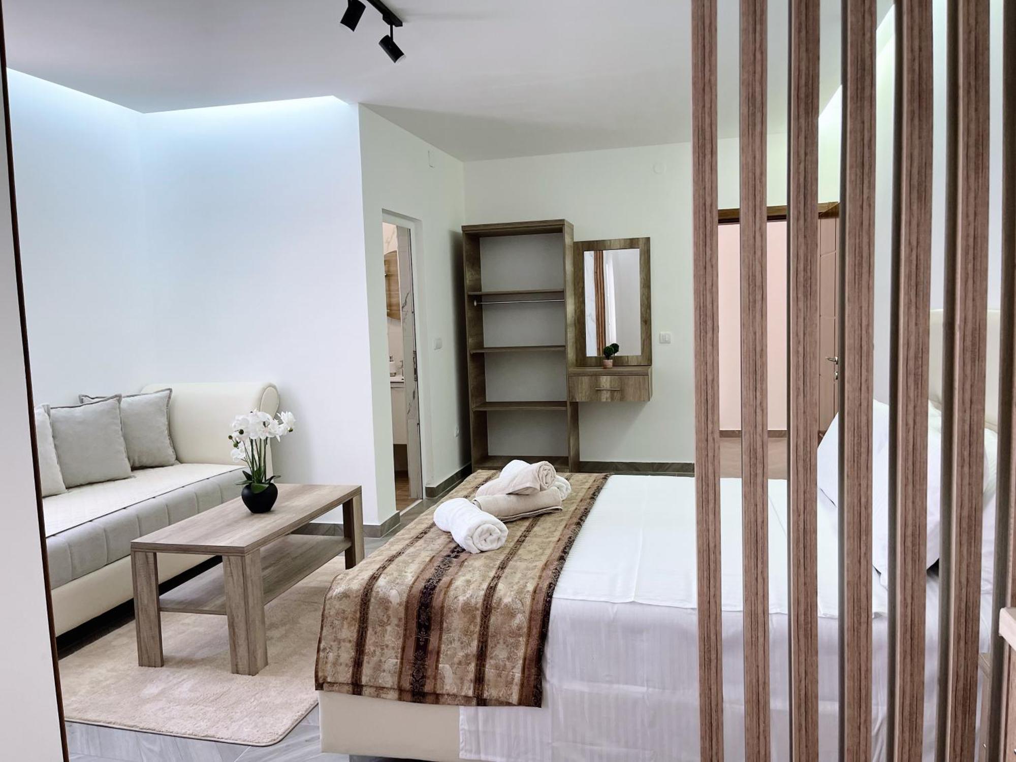 Guest House Koliqi - Hotel & Apartments ウルツィニ エクステリア 写真