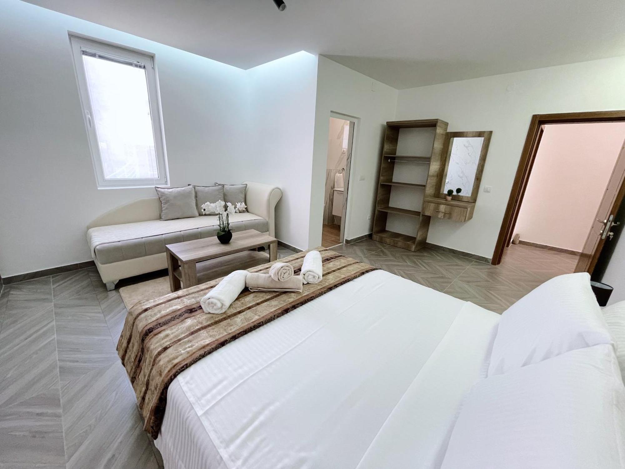 Guest House Koliqi - Hotel & Apartments ウルツィニ エクステリア 写真