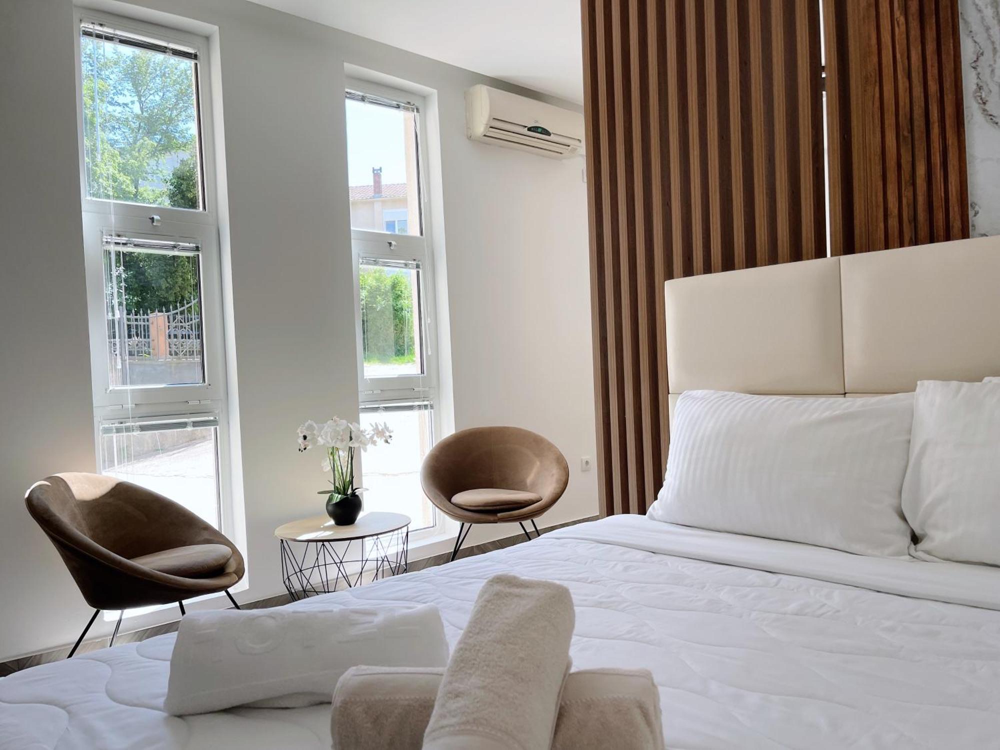 Guest House Koliqi - Hotel & Apartments ウルツィニ エクステリア 写真