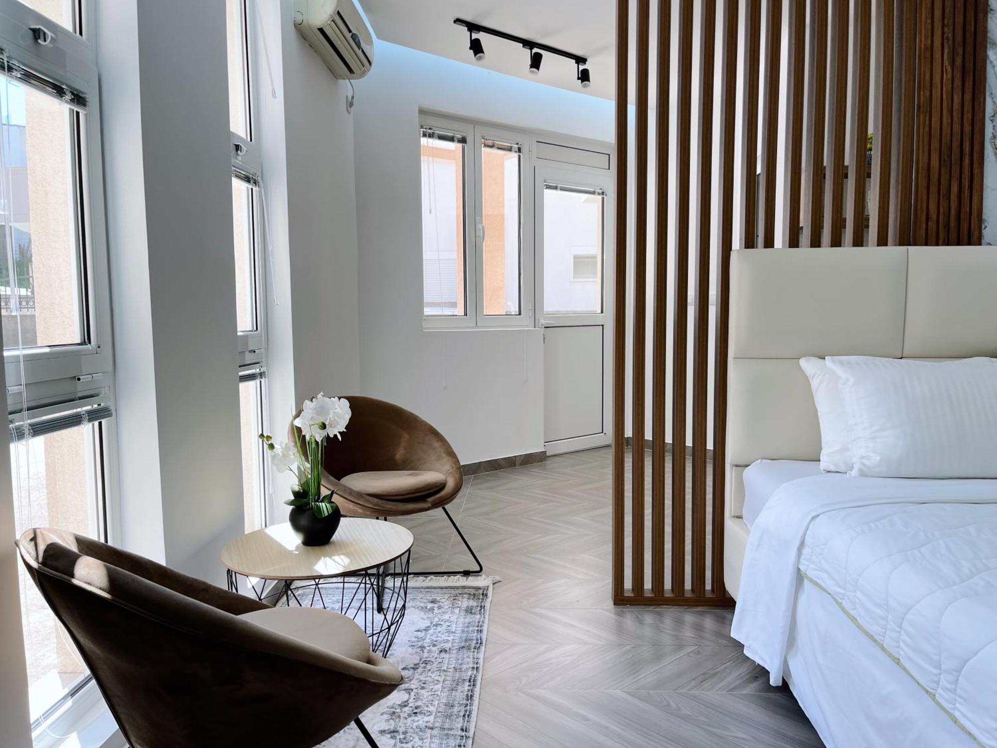 Guest House Koliqi - Hotel & Apartments ウルツィニ エクステリア 写真
