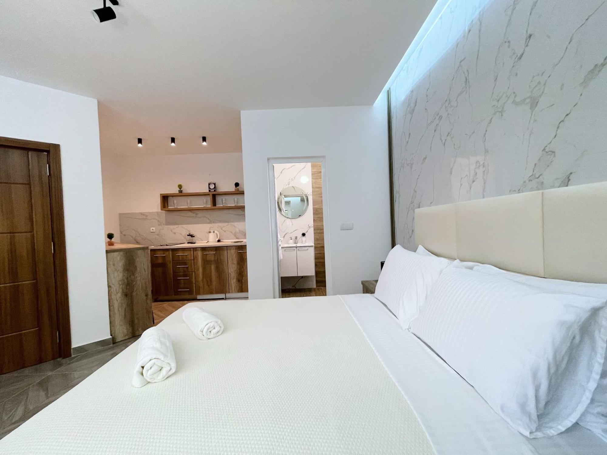 Guest House Koliqi - Hotel & Apartments ウルツィニ エクステリア 写真